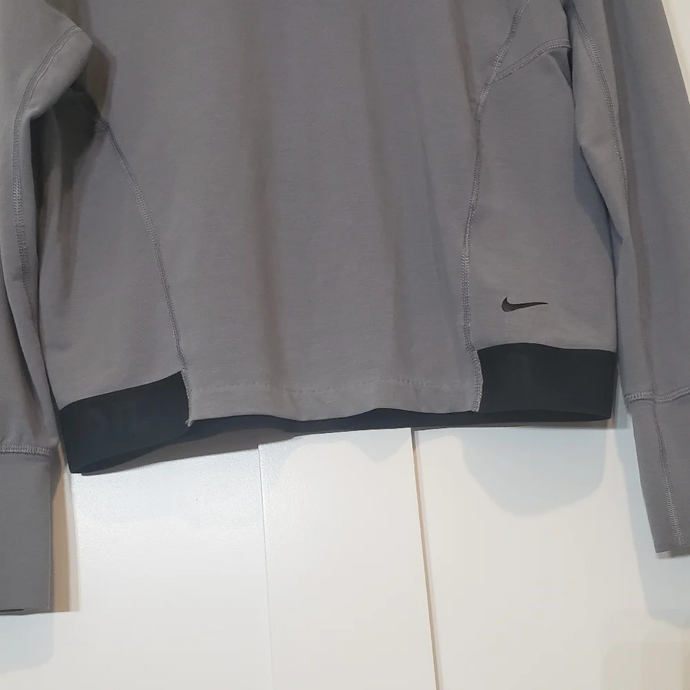 Nike Dri Fit Training Top Long Sleeve Gray Size Small JUST DO IT On Rear Waist